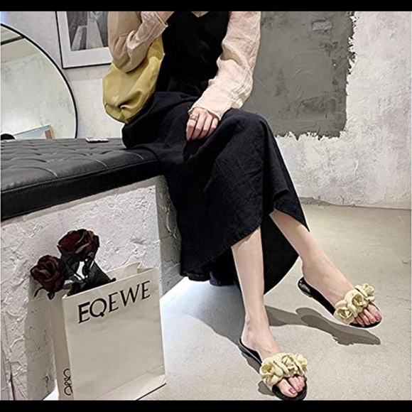 Camellia Luxury Slippers - Picture 3 of 4